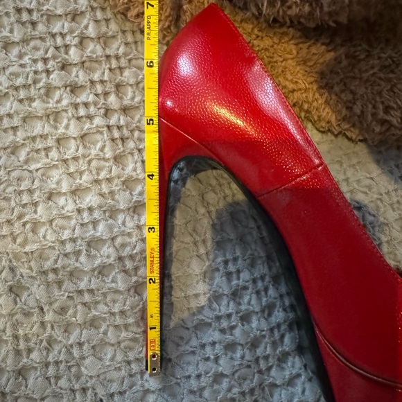 YVES SAINT LAURENT Red Pebbled Leather Janis Pumps - Picture 10 of 12